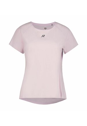 Jasnoróżowa sportowa koszulka z krótkim rękawem, okrągłym dekoltem i małym czarnym logo umieszczonym na środku poniżej kołnierzyka.