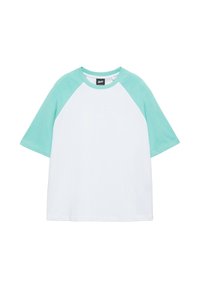 T-shirt à manches courtes avec manches raglan vert menthe et corps blanc, encolure ronde et coupe décontractée, présenté à plat sur fond blanc.