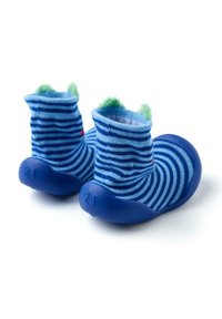 Bottines rayées bleues avec une semelle en caoutchouc flexible et un haut en tricot semblable à une chaussette, avec un accent en fourrure verte au col et la taille 21 embossée.