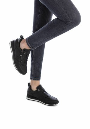 Refresh, Baskets basses - black