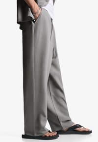Bershka SUPER BAGGY - Pantaloni - dark grey