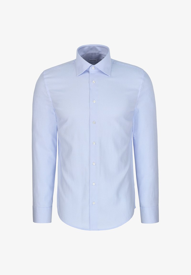 Chemise habillée homme manches longues bleu clair avec devant boutonné et col pointu sur fond blanc.