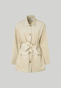 Giacca in corduroy beige con colletto, chiusura a bottoni, due tasche frontali e cintura in tessuto in vita. Maniche lunghe.