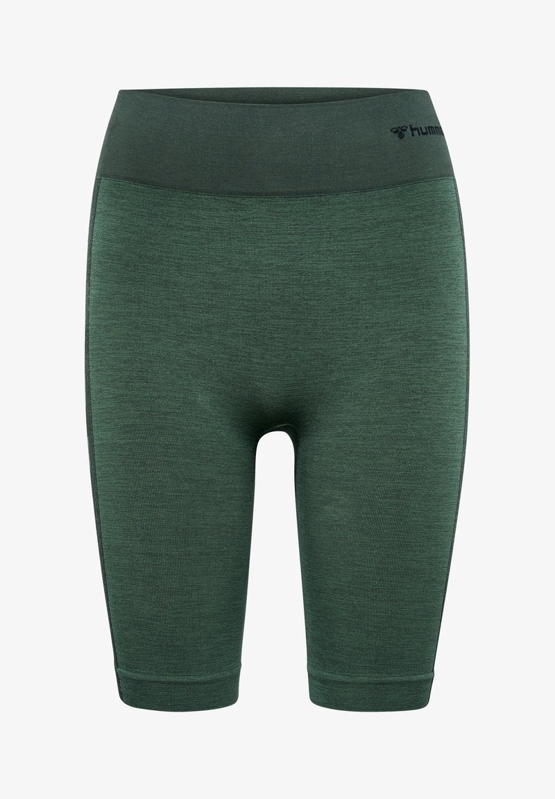 Shorts de sport verts en tissu texturé, de longueur mi-cuisse, avec une large ceinture et des coutures noires sur les côtés.