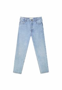 Jeans de cintura alta, rectos y de color azul claro, con botón delantero, cremallera y diseño de cinco bolsillos sobre un fondo blanco.