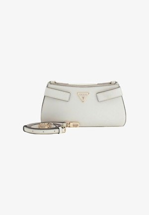 Sac à main synthétique blanc avec un logo triangulaire, une quincaillerie dorée, et une bandoulière amovible dotée d'un accent noir. Texture lisse, fermeture zippée.