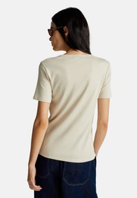 United Colors of Benetton SLIM FIT  - Jednoduché tričko - beige