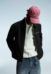 Bershka OVERSHIRT ZIP-UP - Lagana jakna - black