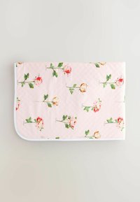 Cotton bag with a floral design featuring pink roses on a light pink background. Edged with white trim, showcasing a quilted texture.