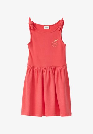 Korallenrotes ärmelloses Kleinkindkleid mit geknoteten Schulterriemen und einer kleinen, gestickten lächelnden Pfirsichgrafik auf der Brust.