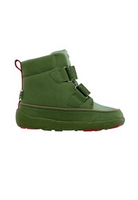 Grüner Hochformat-Stiefel mit einer samtartigen Textur, ausgestattet mit zwei Klettverschlüssen, einer roten Gummisohle und einem Stoffzugband auf der Rückseite.
