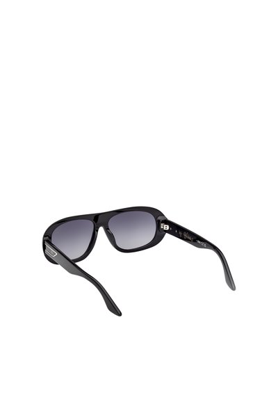 Svarta rektangulära solglasögon med gradient mörka linser och böjda bågar, visade mot en vit bakgrund.