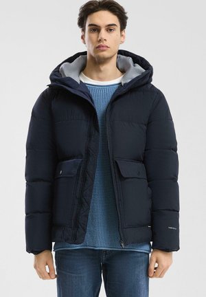- Kurtka Outdoor