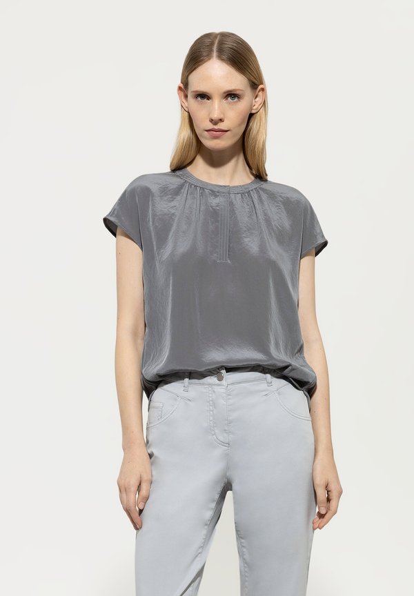 MIT-AUSSCHNITT - Bluse