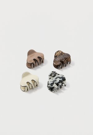 Conjunto de quatro ganchos de cabelo em várias cores: castanho, creme, castanho escuro com riscas e padrão preto/branco. Feitos de plástico brilhante com um design de gancho.