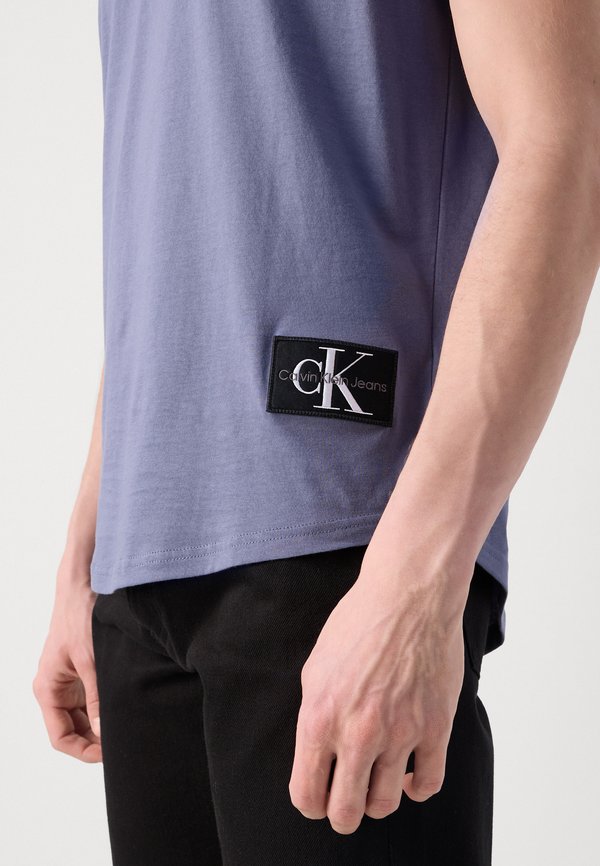 BADGE TURN UP SLEEVE - Basic T-shirt - grisaille4