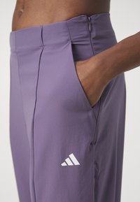 adidas Performance AEROREADY ESSENTIALS MINIMAL BRANDING WOVEN - Treningo apatinė dalis - shadow violet