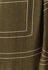 WILLA LORRI MIDI  - Freizeitkleid - olive geo