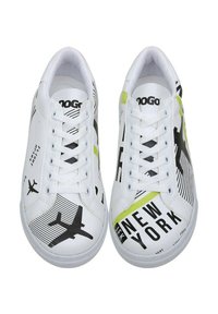 White sneakers featuring black and yellow graphic prints of planes and text "NEW YORK," with a smooth texture and lace-up design.