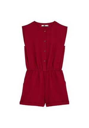 Ærmeløs rød romper med knapper foran, elastisk talje, sidelommer og opkrullede shorts på hvid baggrund.