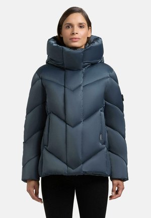 Puchowa kurtka z podszewką w kolorze granatowym z chevronowym pikowaniem, wysokim kołnierzem i bocznymi kieszeniami. Gładka tekstura, elegancki design i dopasowany krój.
