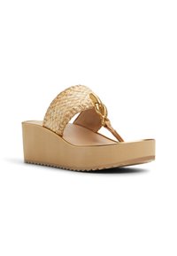 Wedge sandalen met een geweven, beige band, gouden hardware-accent en een gestructureerde zool. Beschikt over een soepele, tan voetbed en een gevormde vorm.