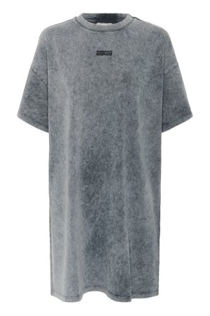 Γκρι υπερμεγέθη μπλούζα φτιαγμένη από μαλακό, υφασμάτινο υλικό. Διαθέτει στρογγυλή λαιμόκοψη και κοντά μανίκια με διακριτό λογότυπο της μ�άρκας στο στήθος.