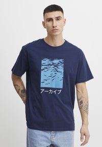 Solid SDELLINGTON - Marškinėliai su spaudiniu - medieval blue