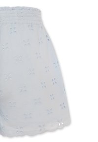 Gonna di cotone azzurro chiaro con vita arricciata, caratterizzata da ricami a forma di fiori e orlo scallop. Texture liscia e design leggero.