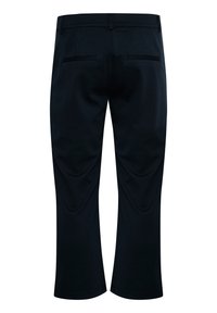 Černé kalhoty vyrobené z hladkého materiálu s přizpůsobeným střihem, s dvěma zadními kapsami a rovnými nohavicemi. Žádné viditelné zapínání ani klopy.