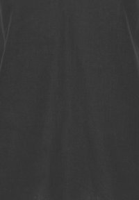 Schwarzes langärmeliges Sweatshirt mit den Slogans "Cancel Coldplay" und "I Hate Coldplay" sowie einem kleinen bunten Friedenstauben-Symbol auf der Brust.