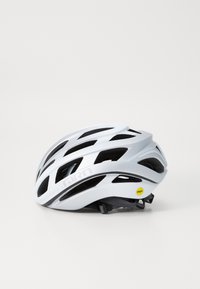 Weißer Fahrradhelm mit schwarzen Akzenten und Belüftungsöffnungen. Besitzt ein MIPS-Technologielabel. Glatte Oberfläche, stromlinienförmiges Design.