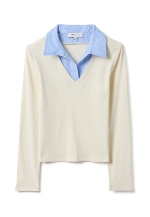 Jersey de manga larga con cuello en V; cuenta con cuerpo acanalado de color crema y cuello a rayas azules con capa interna.