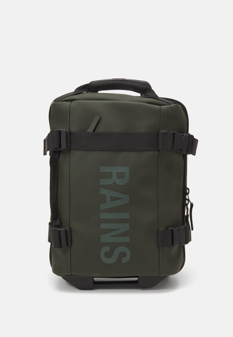 Zöld vízálló hátizsák állítható pántokkal, fekete szegélyekkel és egy jellegzetes "RAINS" logóval az elején. Téglalap alakú, szilárd fogantyúval.