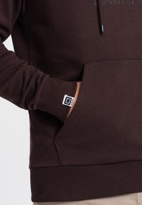 Ombre Jersey con capucha - dark brown