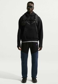 Niewybrane, obsidian black bright violet