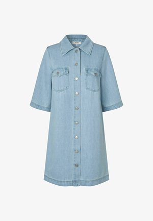 Hellblaues Jeanskleid mit Knopfleiste vorne, kurzen Ärmeln, Kragen und zwei mit Knöpfen verschlossenen Brusttaschen.