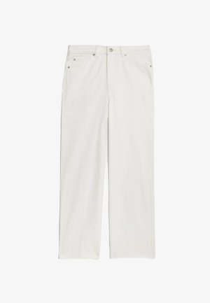 Bílé džíny z denimu se střihovým designem rovného nohavice, obsahující přední kapsy a kovové knoflíkové detaily. Hladký povrch s minimem prošití.