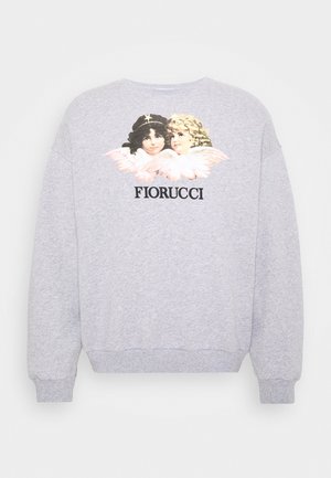 Grå sweatshirt med en frontgrafik av två änglalika figurer med vingar. "Fiorucci" tryckt nedanför i fet svart text. Mjukt material, avslappnad passform.