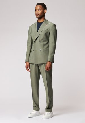 COLOURED SUIT ALS DOPPELREIHER - Garnitur