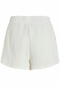Bílé, lehké kraťasy vyrobené z texturované tkaniny s nařaseným elastickým pasem a volným střihem, které mají postranní rozparky pro pohodlí.