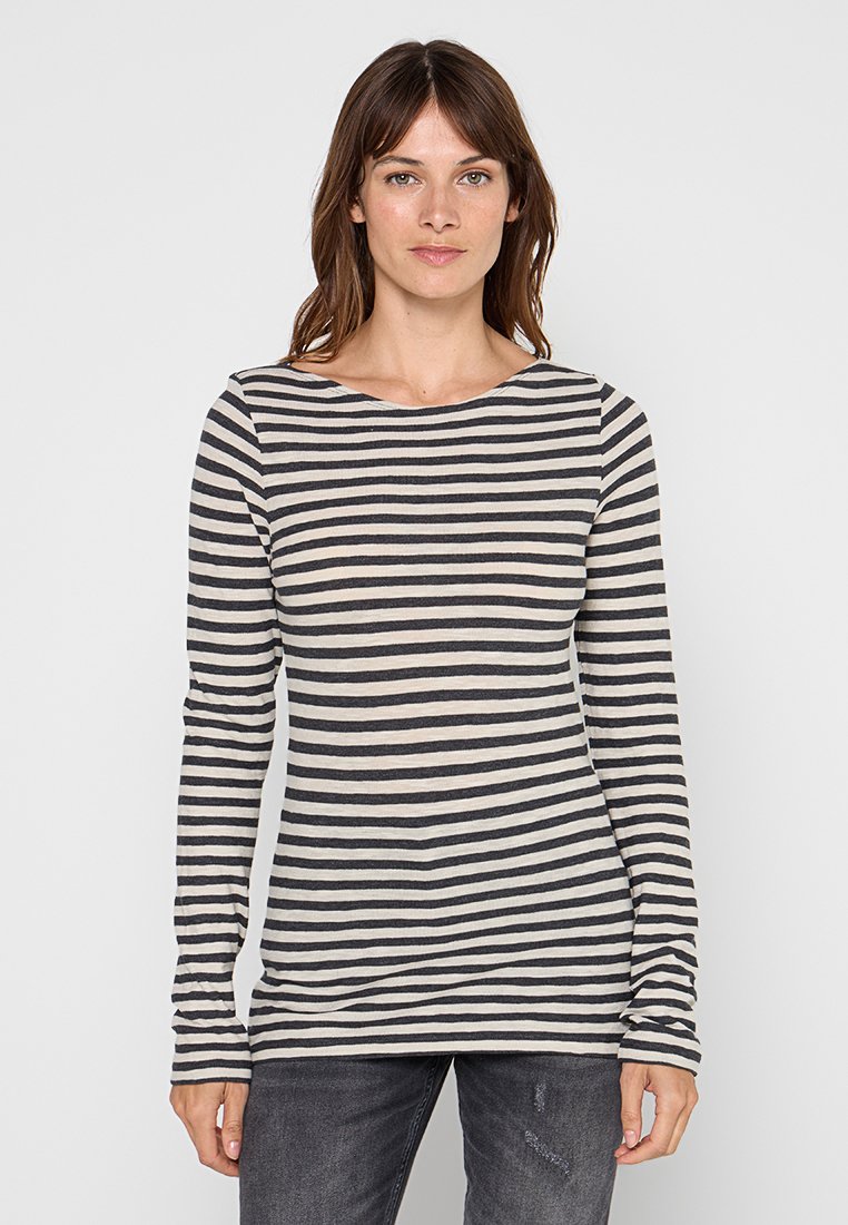 Langärmliges gestreiftes Oberteil in Creme und Dunkelgrau, mit einem Bootsausschnitt und enganliegenden Ärmeln. Weiches, leichtes Material mit glatter Textur.
