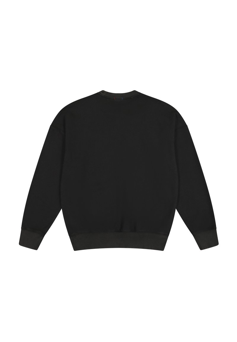 Sweat-shirt noir avec un col rond classique, des manches longues, des poignets et un ourlet côtelés, et un tissu doux et texturé au dos.