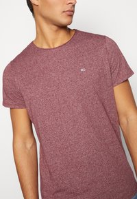 Tommy Jeans SLIM JASPE CREW NECK - T-shirt básica - deep rouge