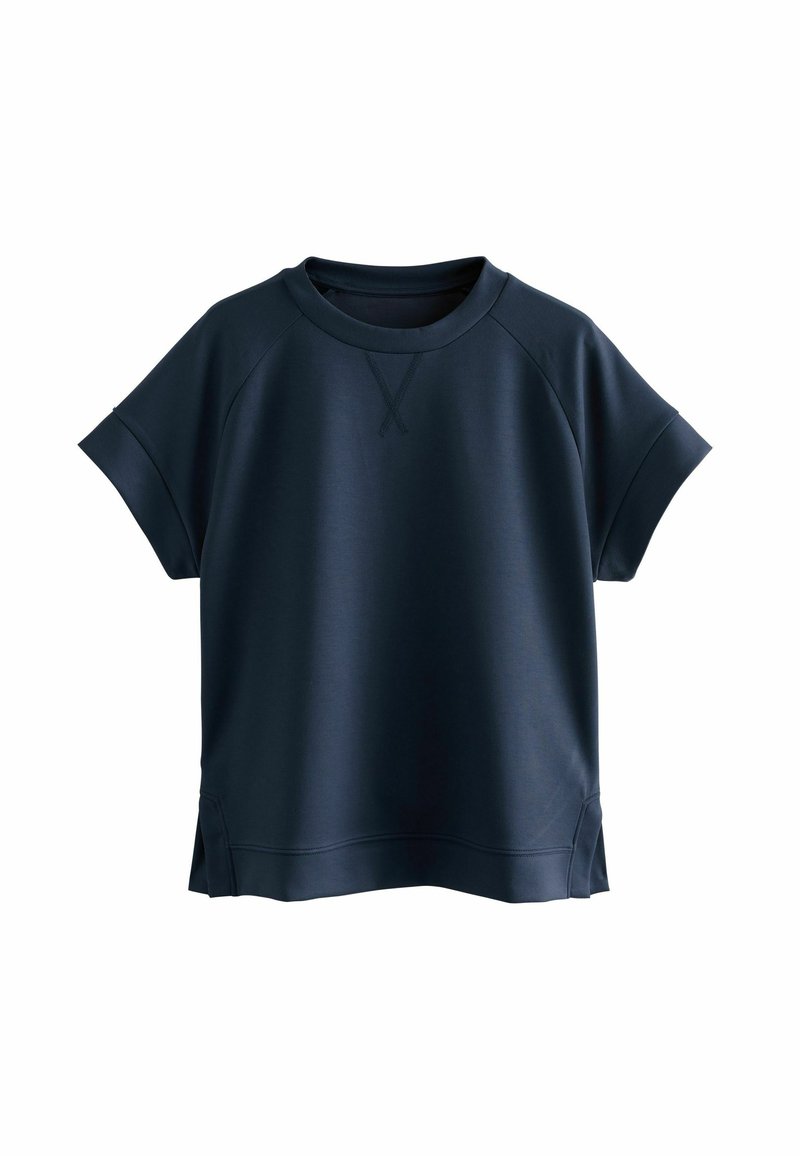 Dunkelblauer Kurzarm-Pullover mit Rundhalsausschnitt, umgeschlagenen Ärmeln, seitlichen Schlitzen und subtilen V-förmigen Nähten am Kragen.