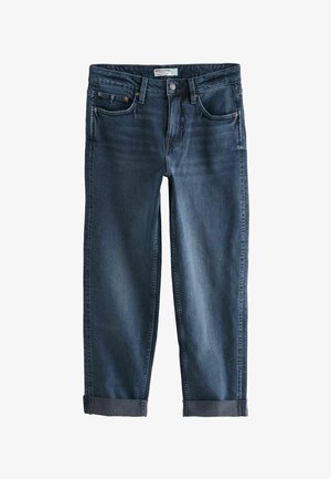 Jean en denim bleu foncé avec une coupe droite, comportant cinq poches, des rivets en cuivre et des ourlets retroussés au bas.