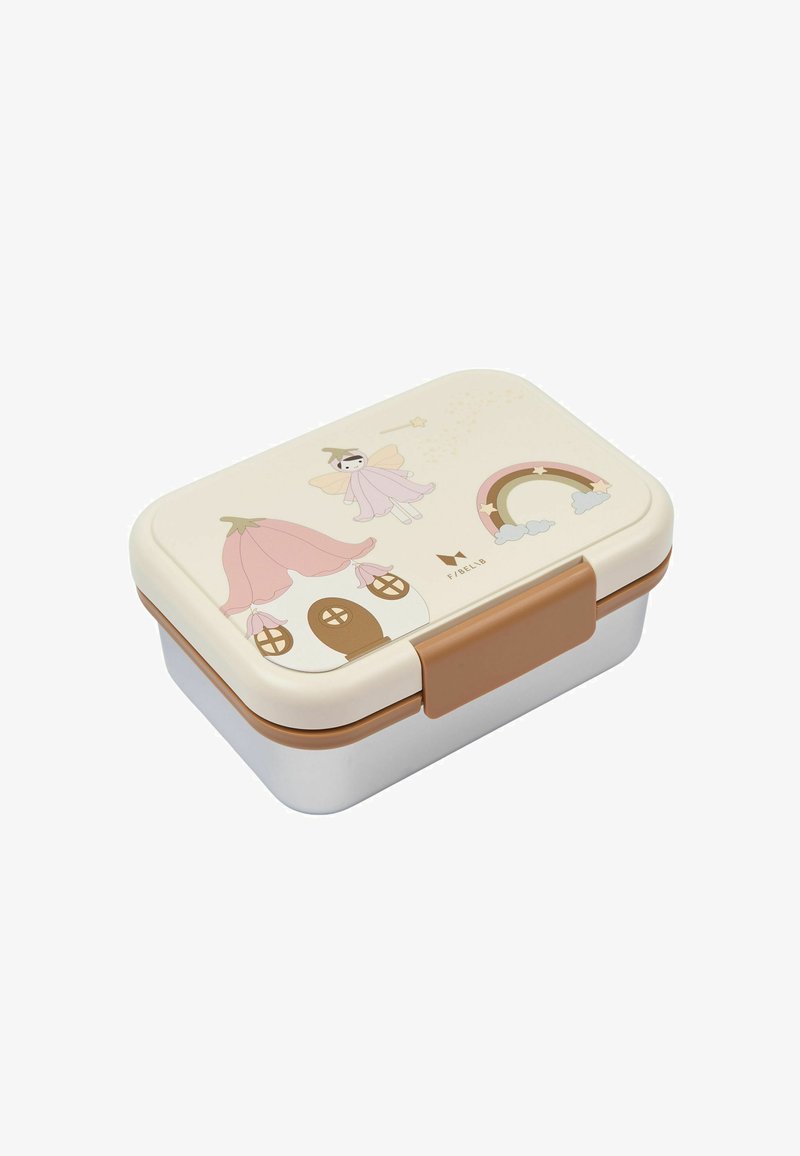 Boîte à déjeuner rectangulaire avec un couvercle crème orné d'une fée rose, de fleurs et d'un arc-en-ciel. Accents marron et base en aluminium.