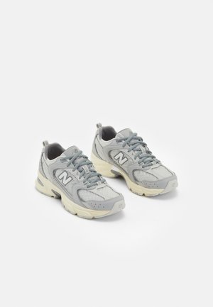 Baskets basses - grey