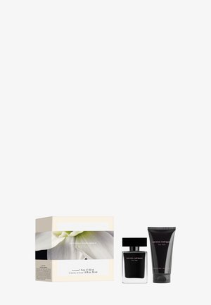 Narciso Rodriguez til hendes parfume-gavesæt med 30 ml eau de toilette og matchende sort tube bodylotion.