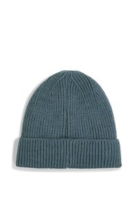 Gorro de punto en verde azulado oscuro con textura acanalada y puño doblado, con patrones verticales en todo el cuerpo.